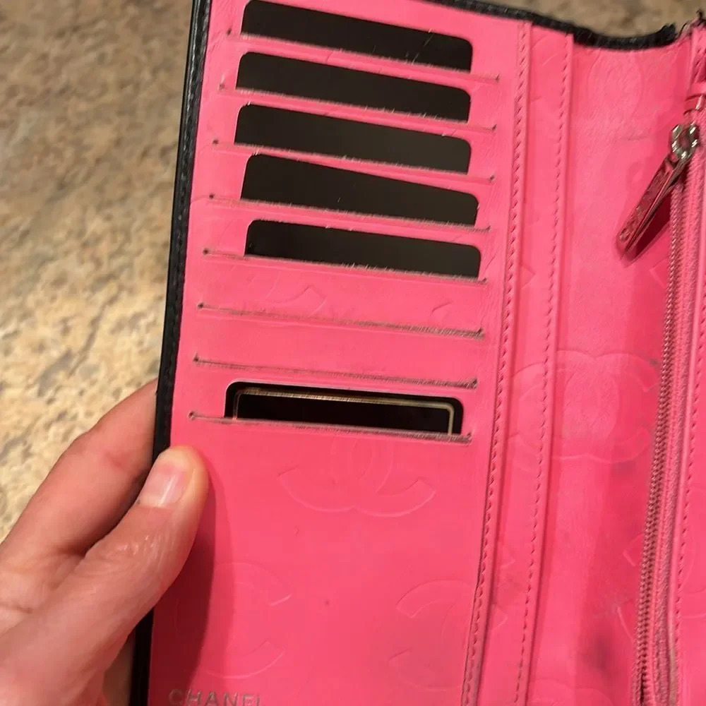 Chanel black long leather wallet with pink leather inside - Picture 6 of 16
